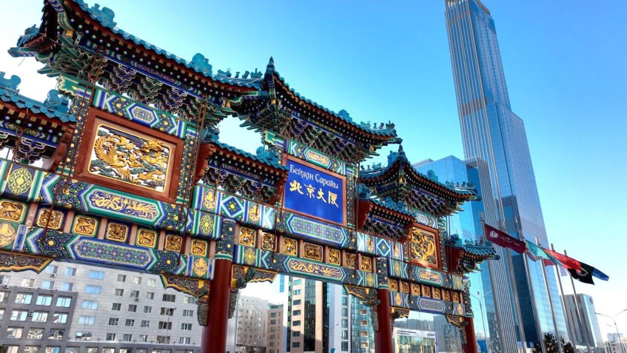 Beijing Palace Soluxe Hotel Astana Exterior foto Chinatown gate