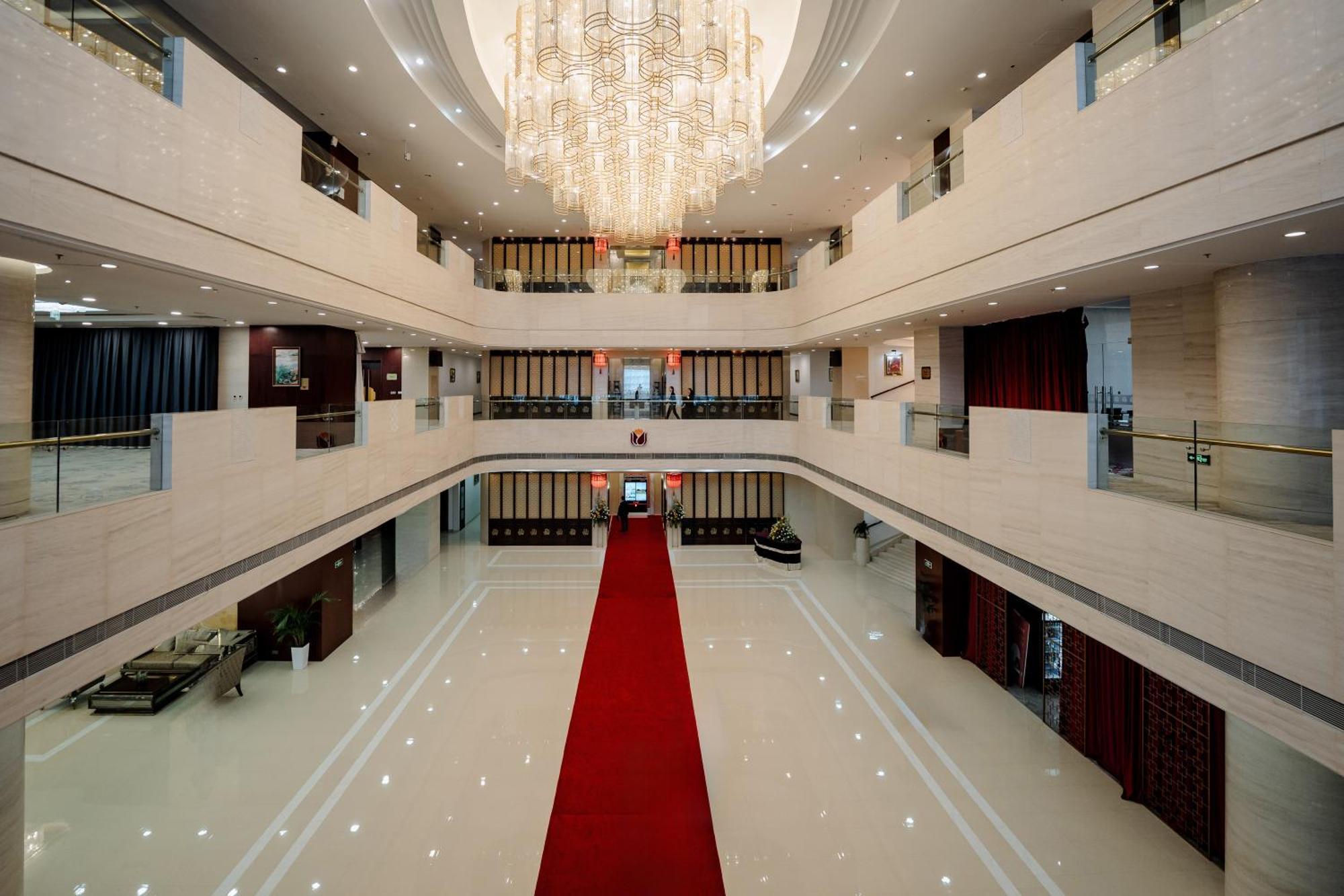 Beijing Palace Soluxe Hotel Astana Exterior foto The lobby of the hotel